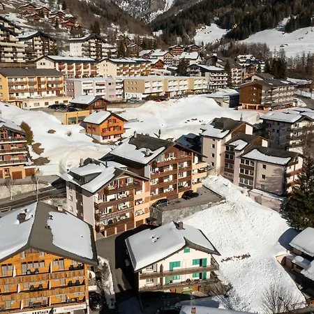 Lucky Fox 로이커바드